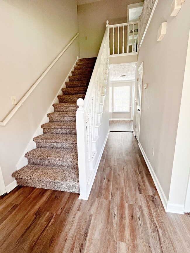 Building Photo - Beautiful 3 Bedroom Home