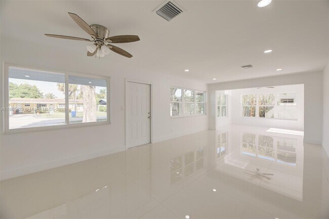 Building Photo - 832 NW 28th St