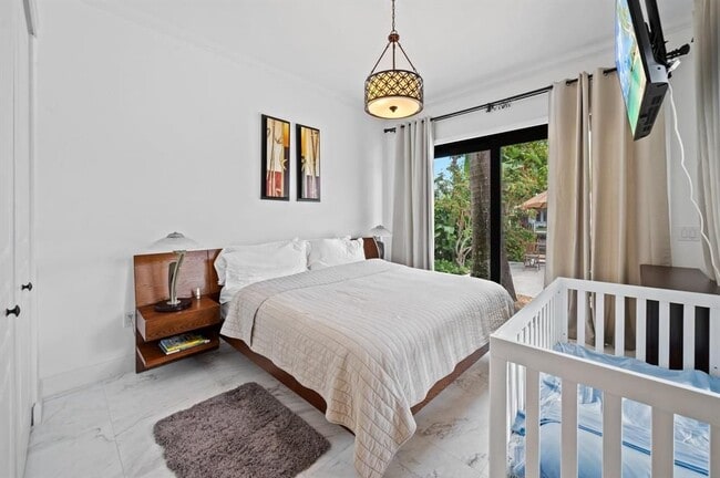 Building Photo - 2437 Castilla Isle