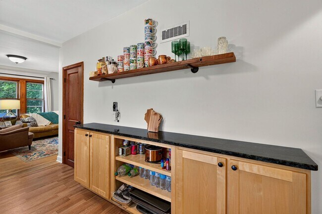 Building Photo - 1424 N 70th St