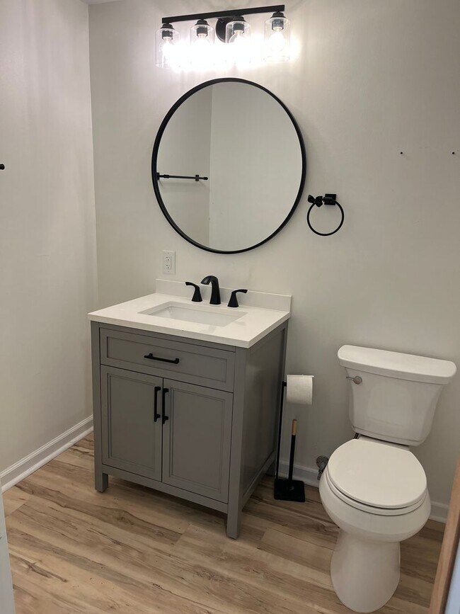 Building Photo - 3 Bedroom Condo Loves Park