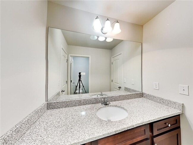 Building Photo - 157 Daisy Cir