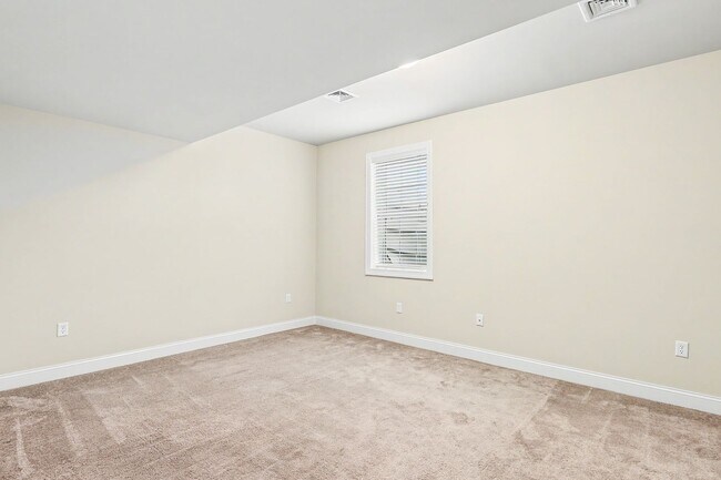 Building Photo - Three bedroom, 2.5 townhome in Mechanicsburg near Trindle Rd.