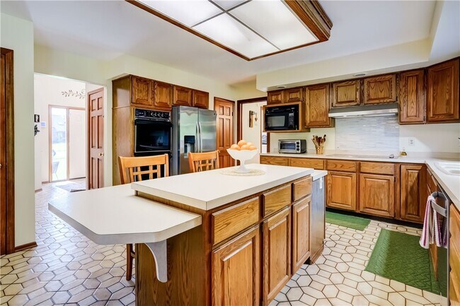 Building Photo - 31 Country Wood Landing