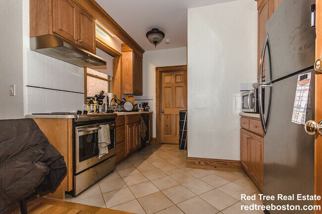 Primary Photo - 16A S Russell St
