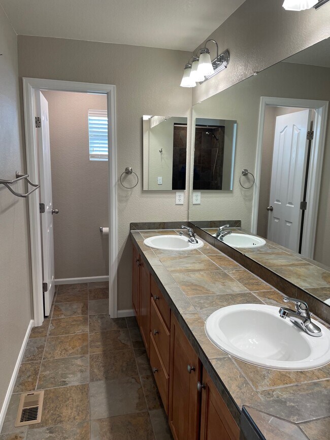 Building Photo - 5505 Abbeywood Cir