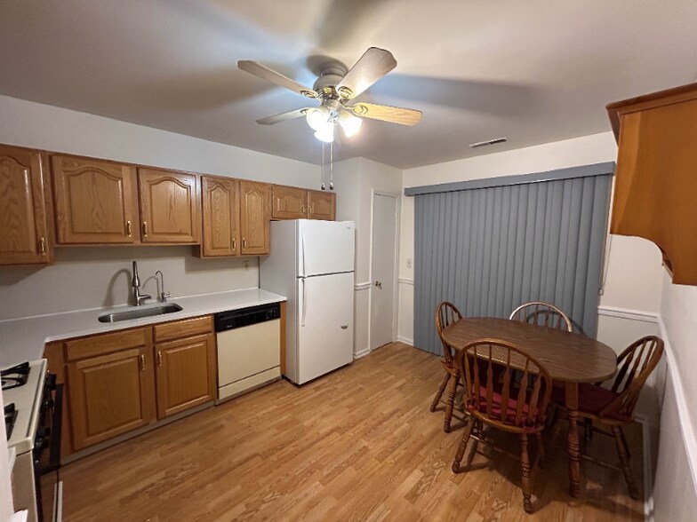 Building Photo - 79 Renaissance Ln