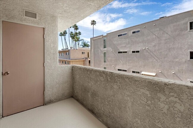 Building Photo - Bright Upper Level Encino Condo with Balcony, Fireplace, and Resort-Style Pool