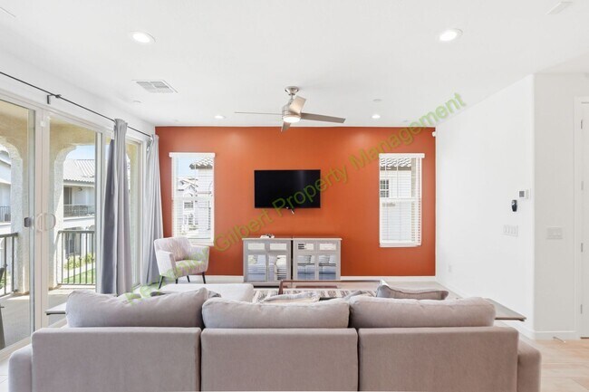 Building Photo - Fully-Furnished End Unit Gilbert Home in Warner Meadow Community