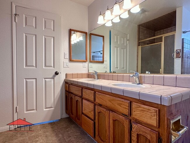 Building Photo - BEAUTIFUL HERITAGE HOME AVAILABLE NOW!