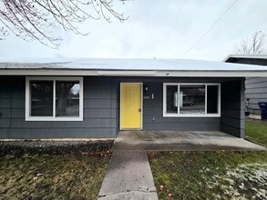 Building Photo - 1231/1233 Montana St. Duplex