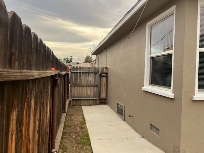 Building Photo - 2512 Edwards Ave