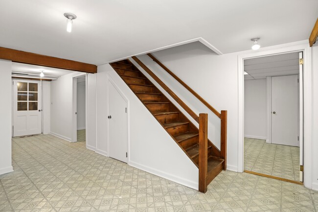 Building Photo - 148 Old Mill Rd