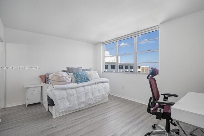 Building Photo - 825 Brickell Bay Dr