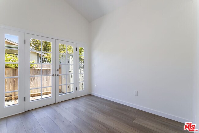 Building Photo - 336 Rennie Ave