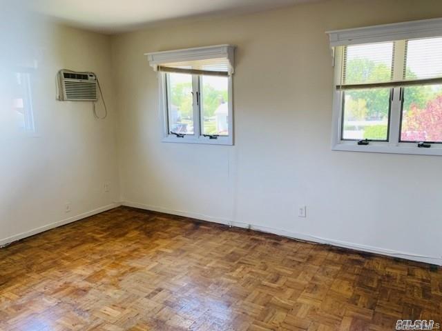 Building Photo - 4 Willow Pl
