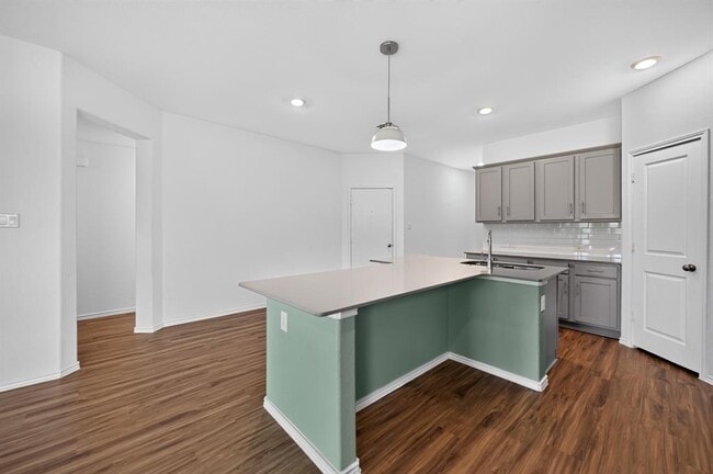 Building Photo - 128 Konik Rd