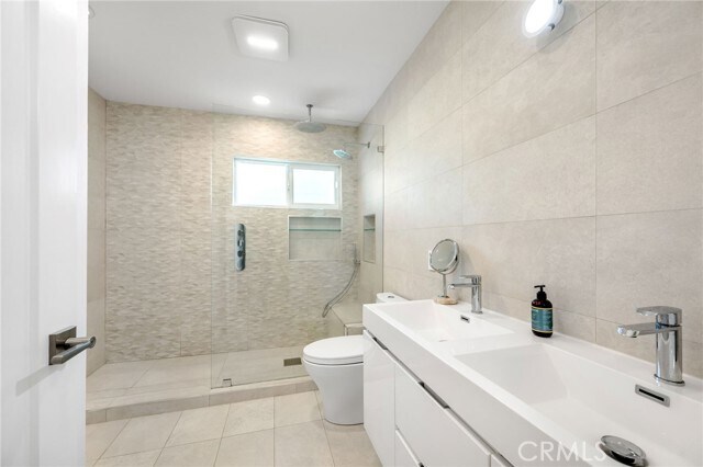 Building Photo - 2424 Santa Ana Ave