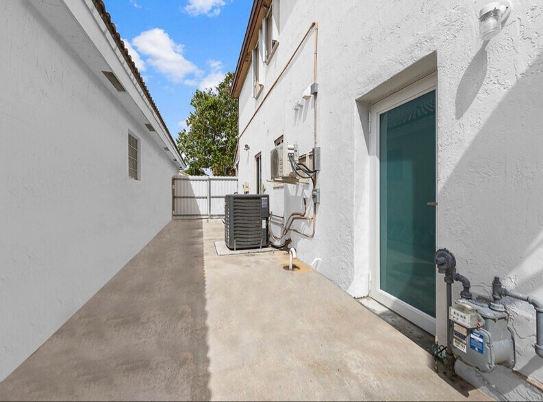 Primary Photo - 16135 SW 86th Terrace