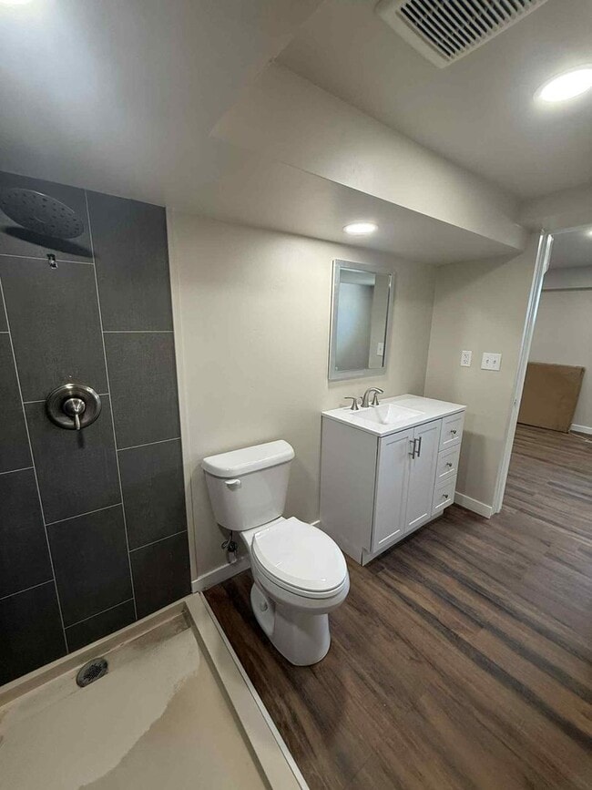 Building Photo - Newly Remodeled Duplex