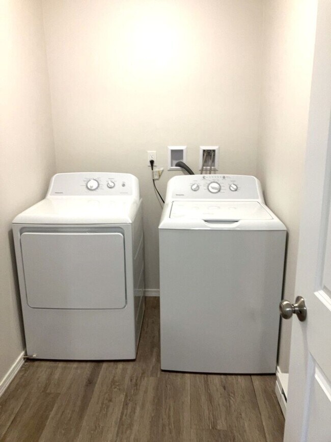 Building Photo - 2319 Wilson Ave