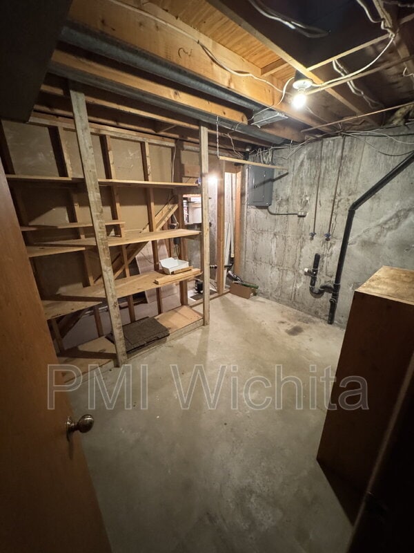 Building Photo - 1832 S Griffith St