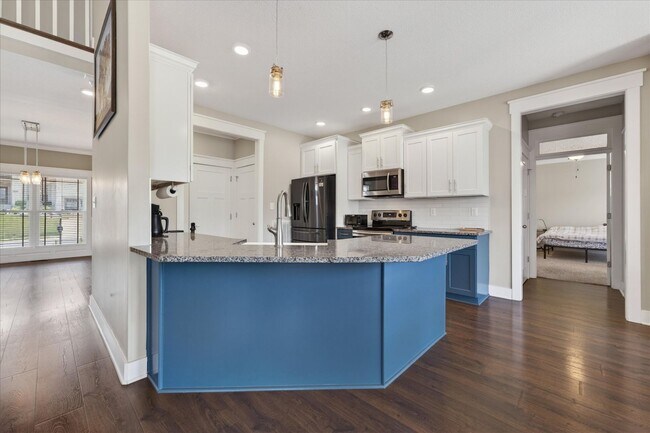 Building Photo - Piedmont Pl. - 325