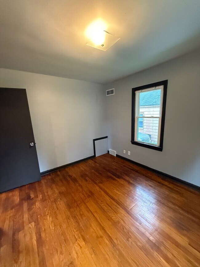 Building Photo - SECTION 8 AND EDEN ACCEPTED!! Newly Renovated 3 Br Home!!