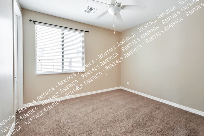 Building Photo - GORGEOUS 4/2.5 + DEN with Spa in Chandler!