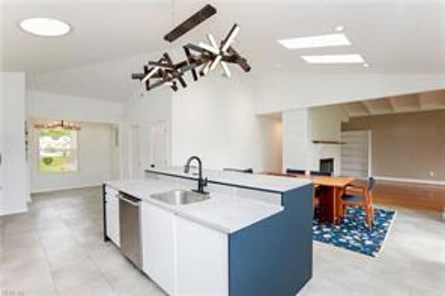 Building Photo - 4 BED/3 BATH LOCATED IN A WATERFRONT COMMU...