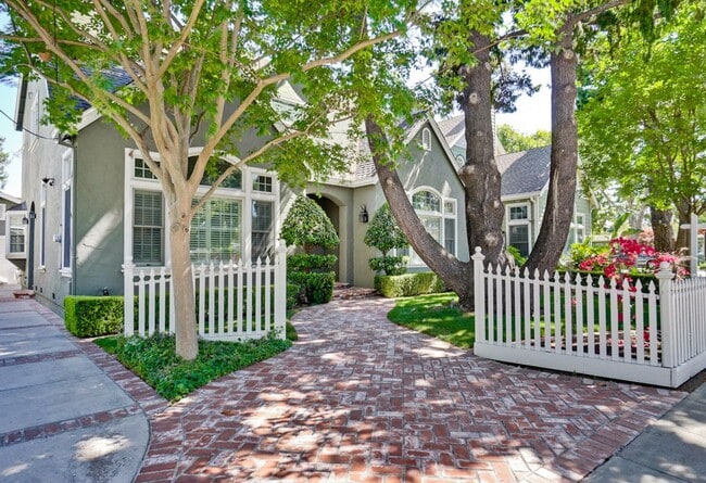 Building Photo - Stunning two-story spacious home on tranquil tree-lined street.