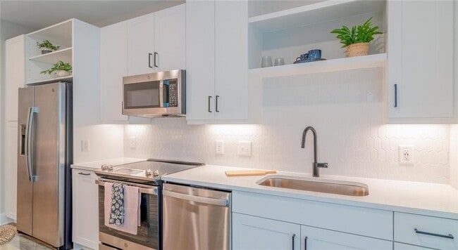 Building Photo - 105 Rogers St NE