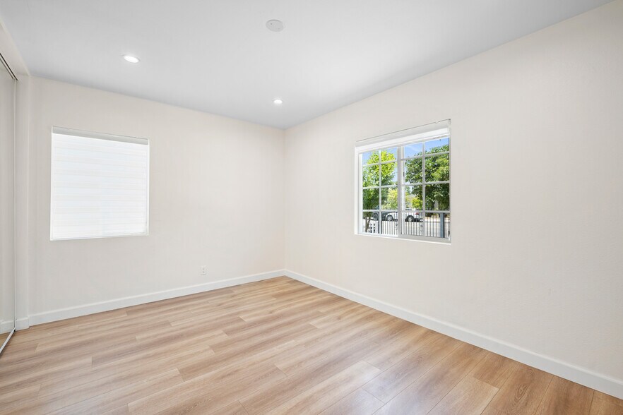 Building Photo - 13700 Branford St