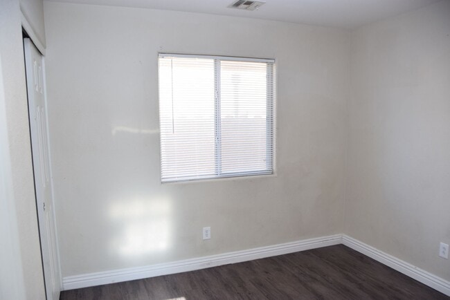 Building Photo - NORTH - 2 STORY HOME - 89081