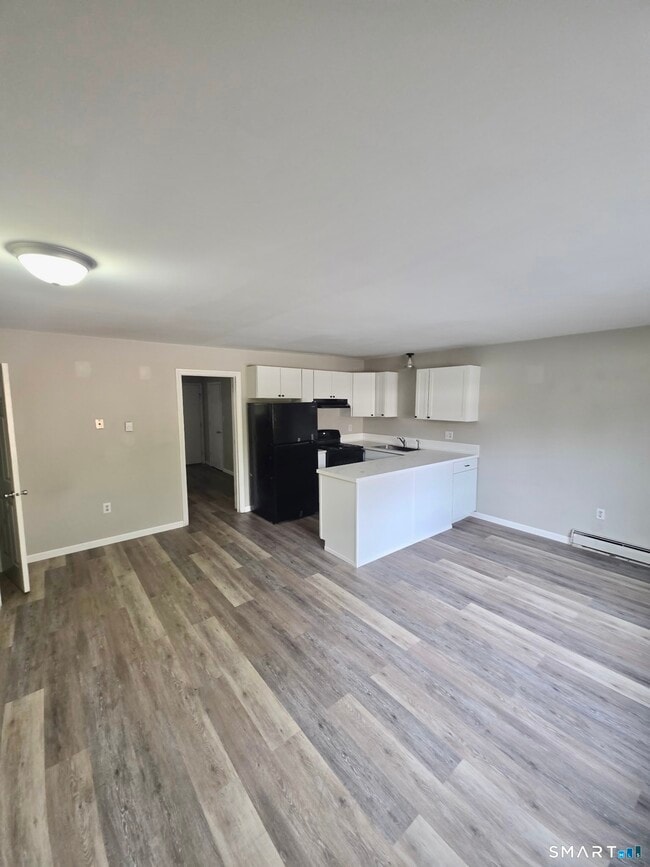 Building Photo - 6 Peggy Ln