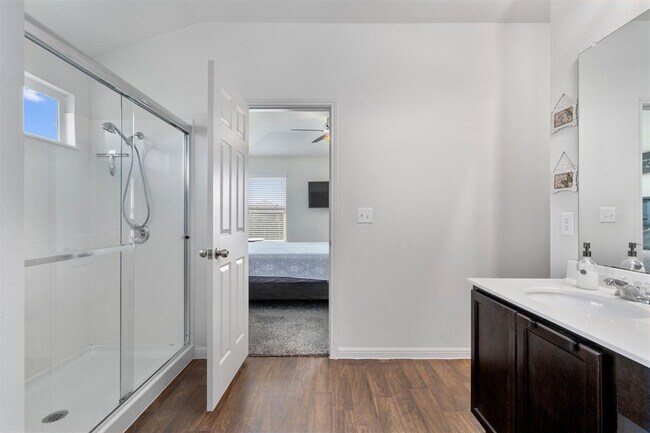Building Photo - 300 Camellia Dr