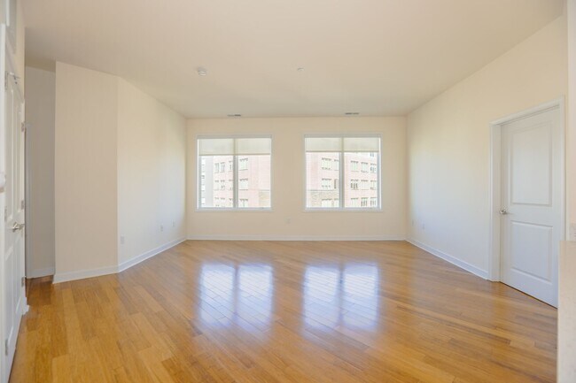 Building Photo - 2/Bedroom 2/ Full Bath - A+ Waterfront Location Near Ferry