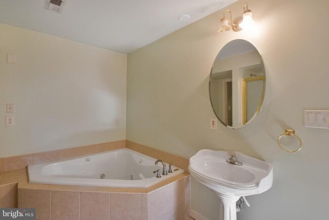 Building Photo - 15309 Lions Den Rd