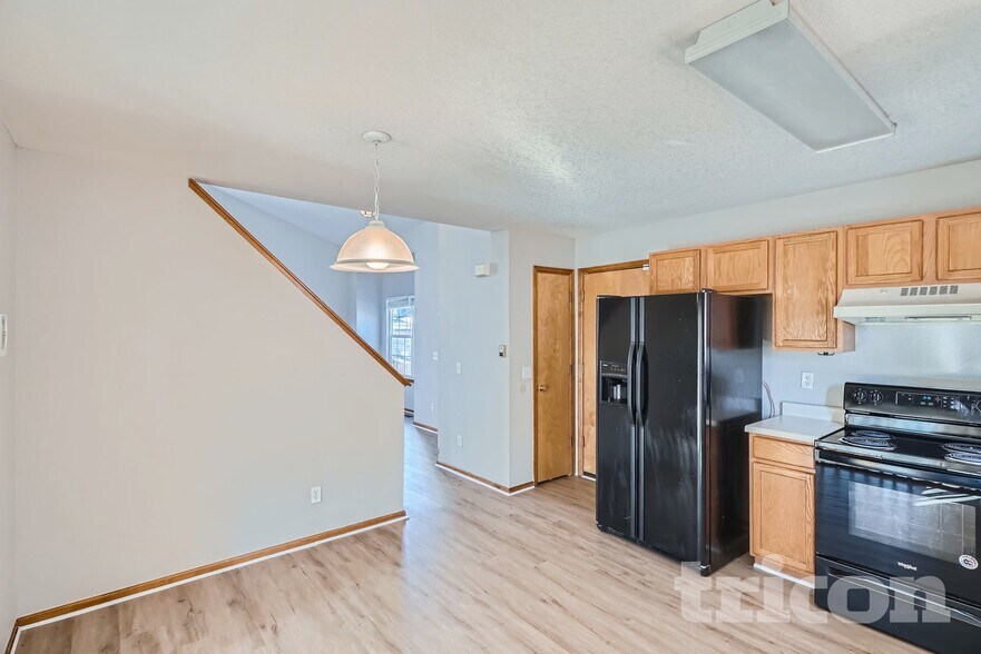 Building Photo - 446 W 116th Pl