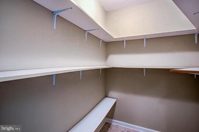 Building Photo - 18 Nantucket Ct