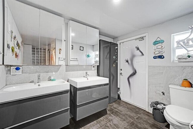 Building Photo - 2000 Jackson St