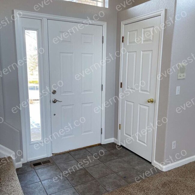 Building Photo - 8956 Goosander Way