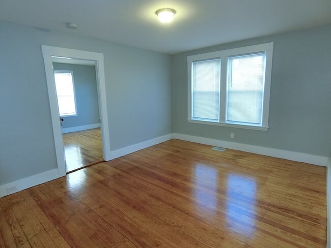 Building Photo - 19 Cross St