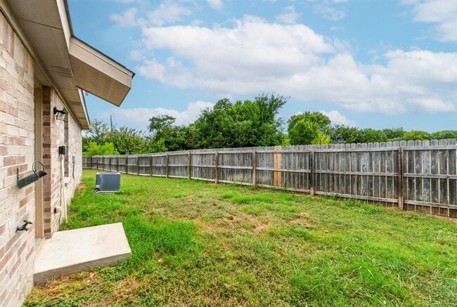 Building Photo - 1700 Tru Trail