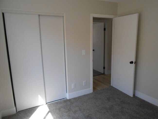 Building Photo - 571 Grape Dr