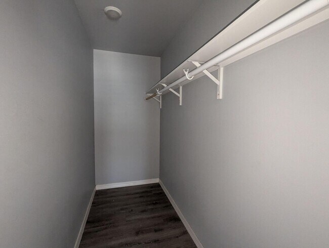 Building Photo - 1302 N Clinton Ave