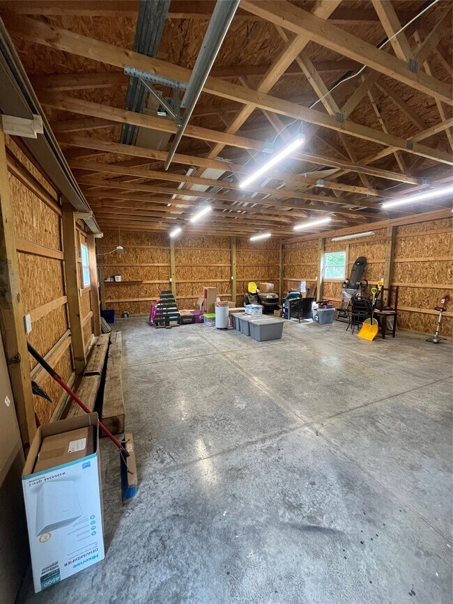 Building Photo - 1261 Avonia Rd