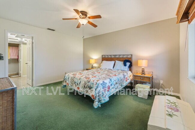 Building Photo - 5510 SW 4th Pl