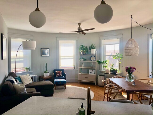 Building Photo - 61 Quint Ave