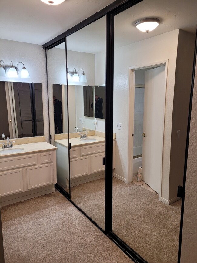 Closets - 13006 Wimberly Sq